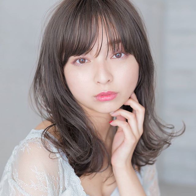 ナチュラルヘアスタイル　ミディアム３