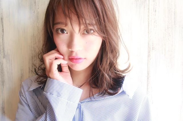 大人女子　ヘアスタイル　フェミニン２