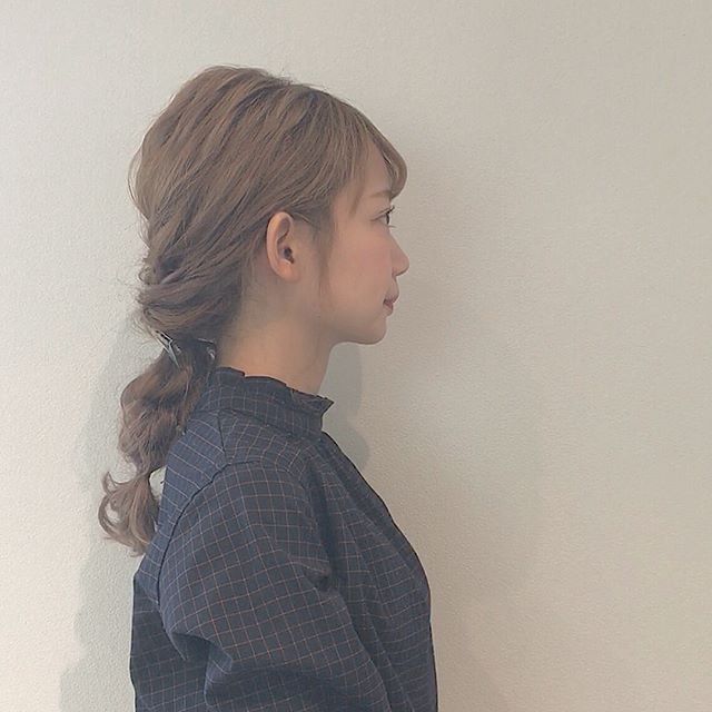 一本結びでこなれ感ヘアアレンジ5