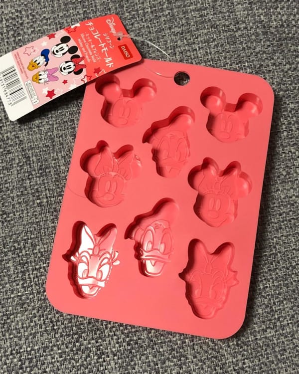 ダイソー ディズニーキャラクターのシリコーンチョコレートモールド