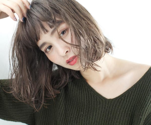 ボブヘアをよりおしゃれにバージョンアップ アッシュカラーでエキゾチックな魅力をプラス Folk