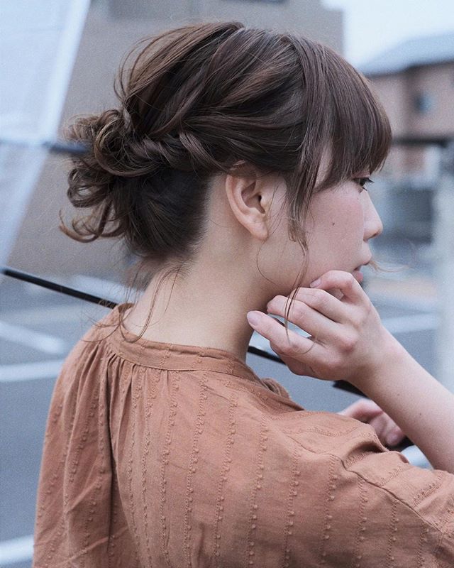 大人のねじり編みヘアアレンジ