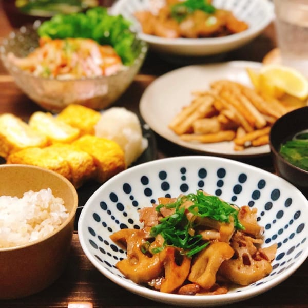 ご飯との相性バツグン！豚バラとレンコンの炒め物