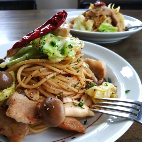 豚トロと春キャベツのバター醤油パスタ