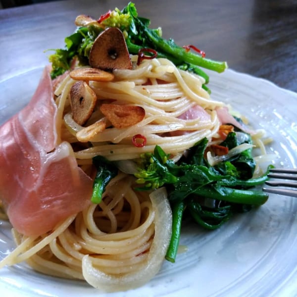 菜の花と生ハムのオイルソースパスタ