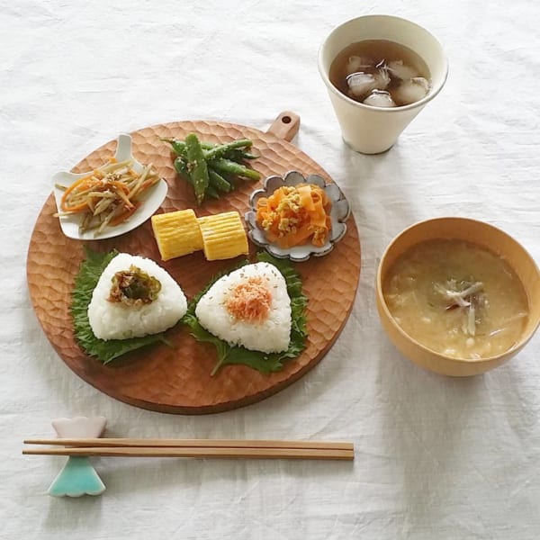 白いご飯に相性ピッタリ！ピーマンとおかかの甘辛煮おにぎり