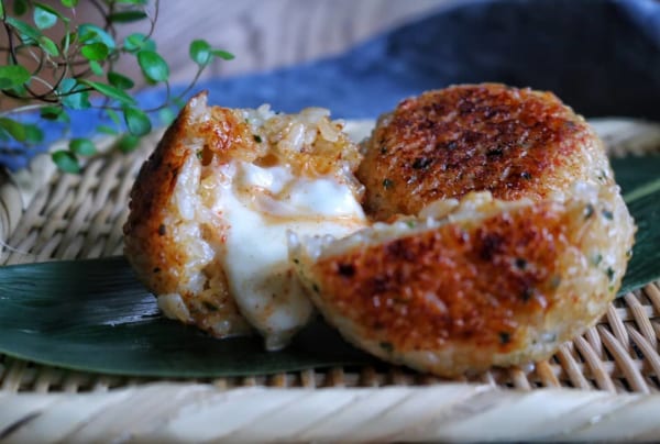 天かすキムチの焼きチーズおにぎり