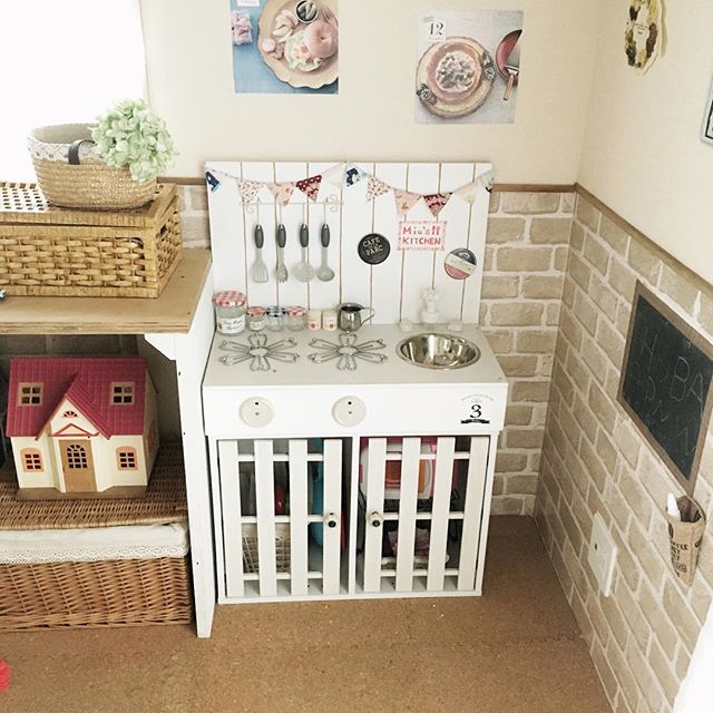 おもいっきり子供部屋っぽく！楽しいおもちゃ収納