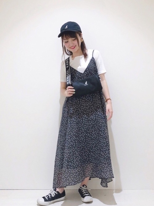 驚くばかり紺 キャップ コーデ 人気のファッションスタイル