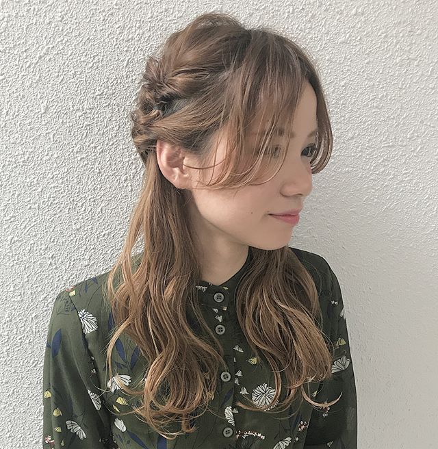 ロングヘアのまとめ髪③ハーフアップ１１