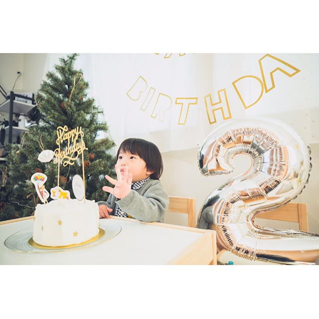 写真を撮る　子供　誕生日