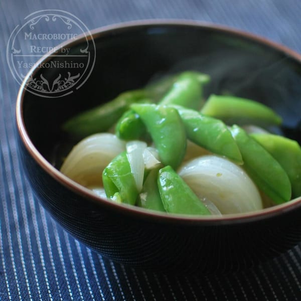 箸休めの料理にも！玉ねぎとスナップエンドウのさっと煮