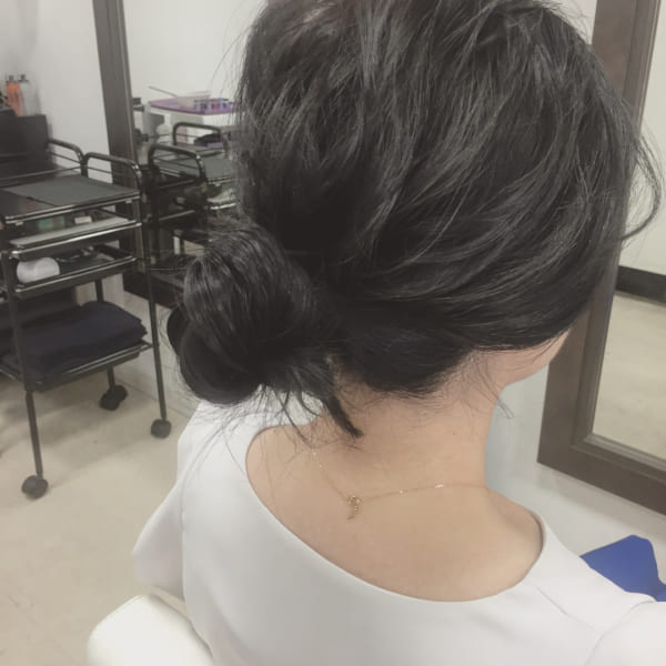 ロングヘアのまとめ髪②シニヨン３