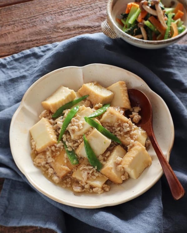 ご飯にかけても！厚揚げと鶏ひき肉のそぼろあん