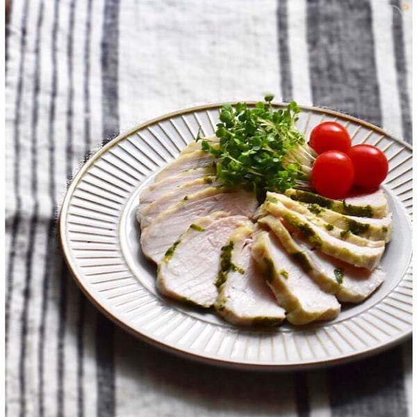 ヘルシー料理！セロリの葉でサラダチキン