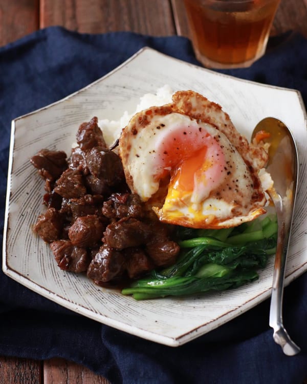 ごはんがすすむ！魯肉飯！目玉焼きのせ