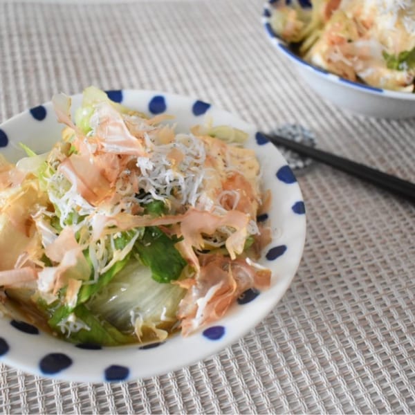 メインのおかずにも！レンジで作る！レタスと豆腐のホットサラダ