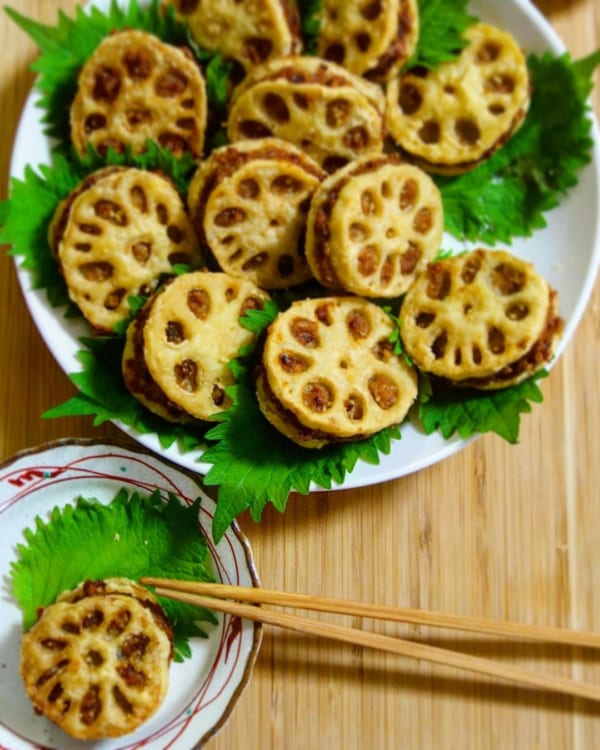 大葉の香り高いレンコンの挟み揚げ