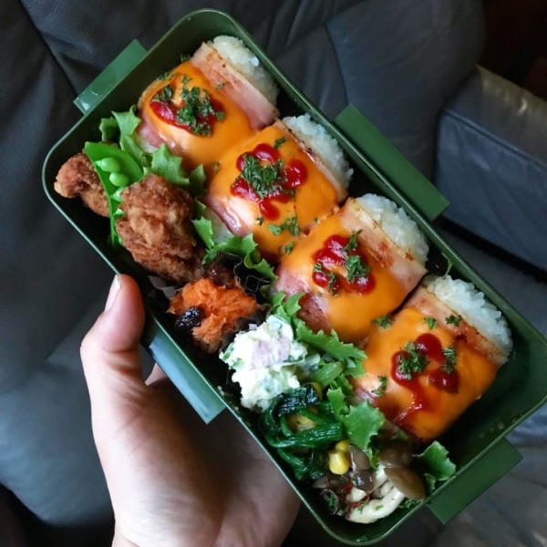 チーズがとろ～り！ベーコン巻きおにぎり弁当