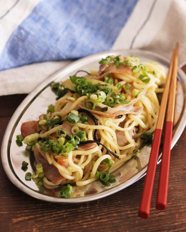 塩昆布でやみつきネギ塩焼きそば