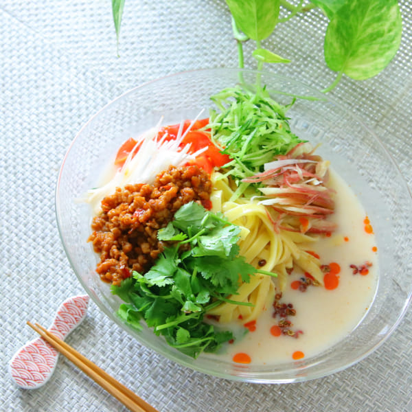 トマトと薬味のたっぷり冷やし豆乳担々麺