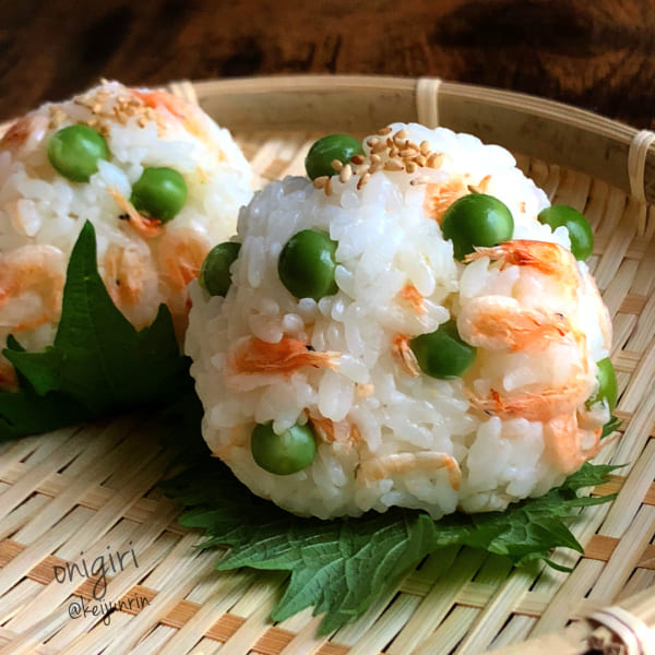 コロコロ豆と桜エビのおにぎり