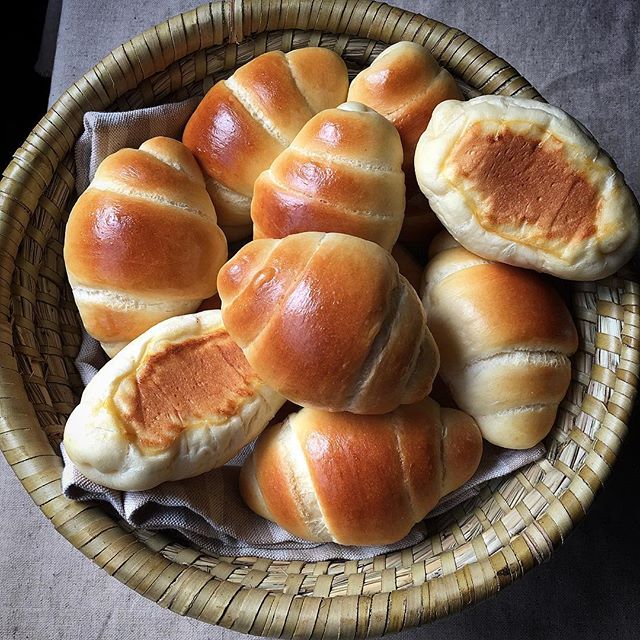 バターロール　煮込みハンバーグに合うおかず