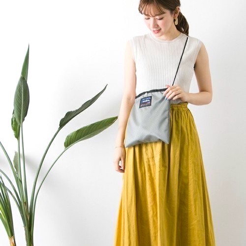 サコッシュバッグのレディースコーデ50選 最旬アイテムで大人のこなれ感を演出 Folk