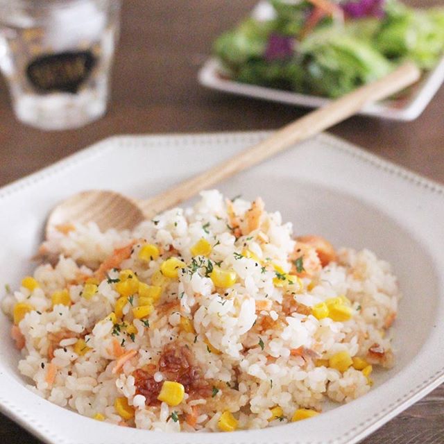 ほぐし鮭ピラフ　トマトソースハンバーグに合うおかず