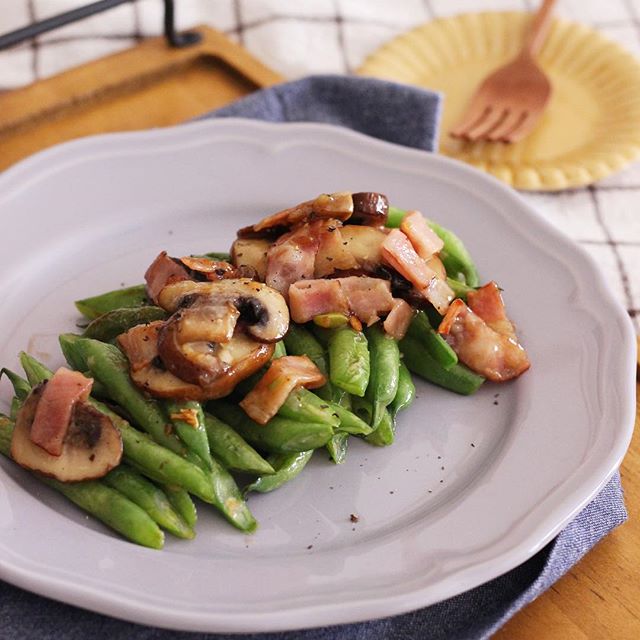 いんげんとマッシュルームのガーリック炒め　照り焼きハンバーグに合うおかず