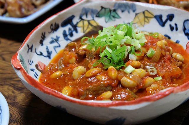 牛すじと豆のトマト煮込み