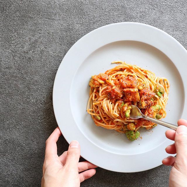 アボカドとベーコンのトマトパスタ