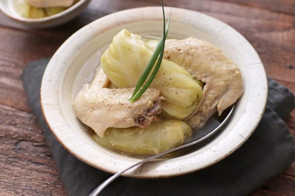 アウトドアでも煮込み料理！鶏のロールキャベツ