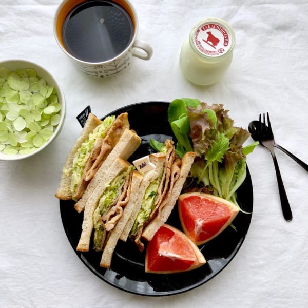 生姜焼きとコールスローの和風サンドイッチ