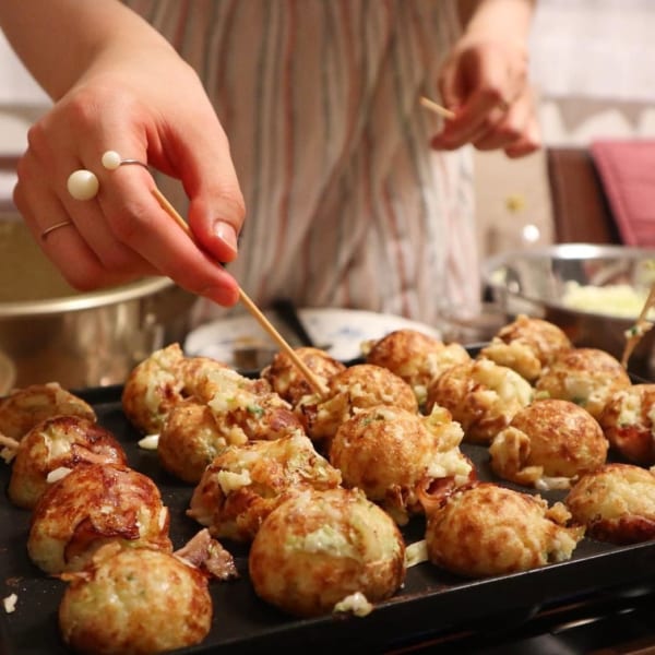 混ぜて焼くだけ！みんなで作れるたこ焼き