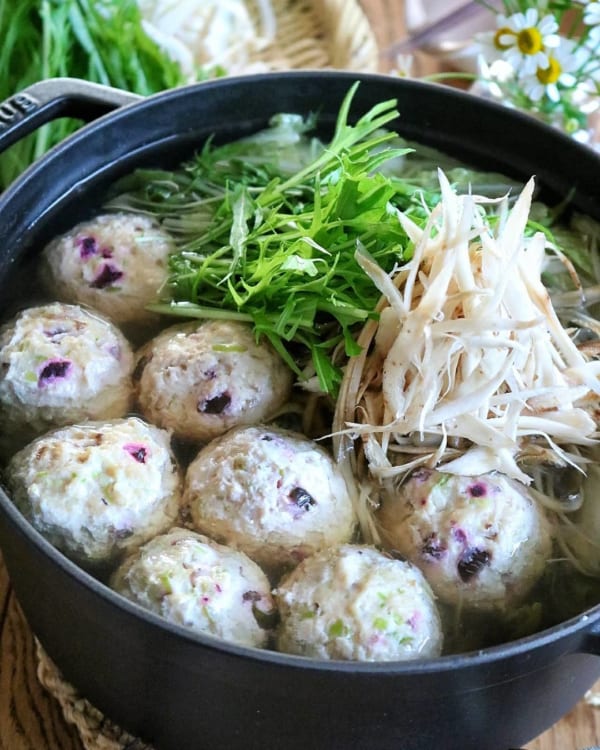 ふわふわ鶏団子と笹がきごぼうの大人鍋