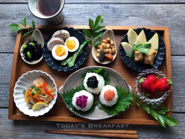 三種おにぎりの朝定食