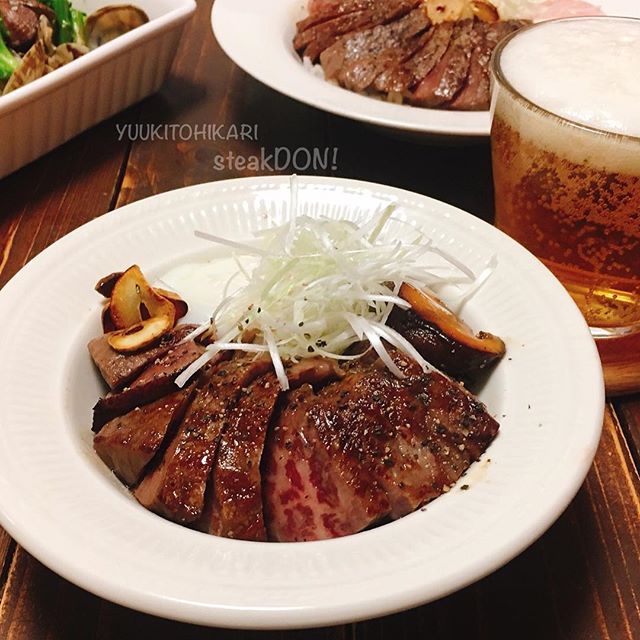 バターの風味香る甘めタレのステーキ丼