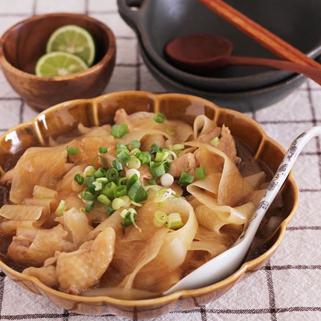 ピーラー大根と鶏肉の煮込み