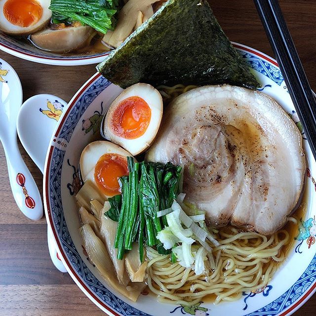 チャーシューと味玉のせラーメン