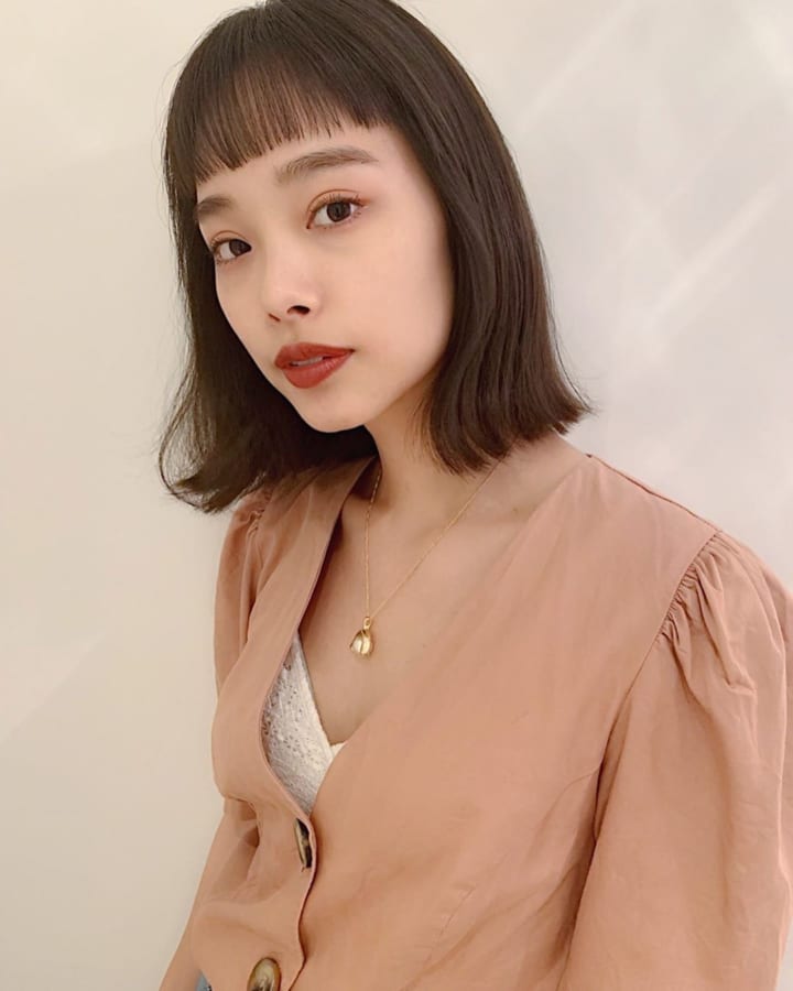 面長さんに似合うオン眉ヘアスタイル3