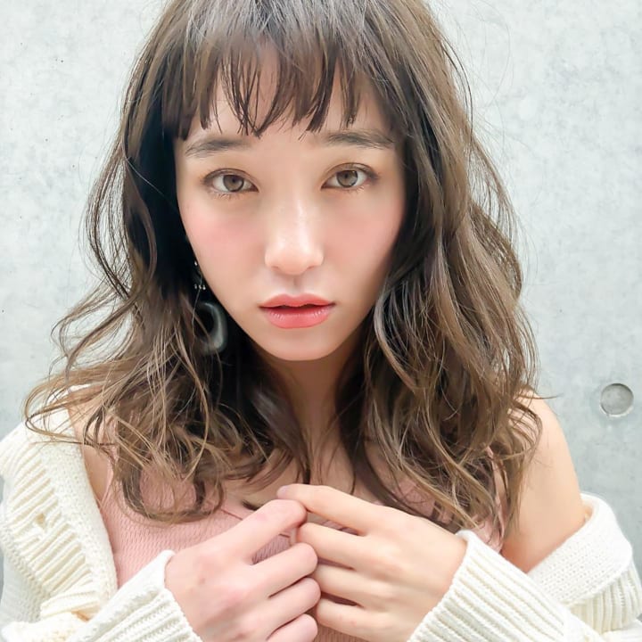 逆三角形さんに似合うオン眉ヘアスタイル3