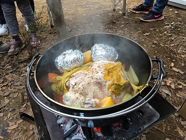 ダッチオーブンでローストチキン