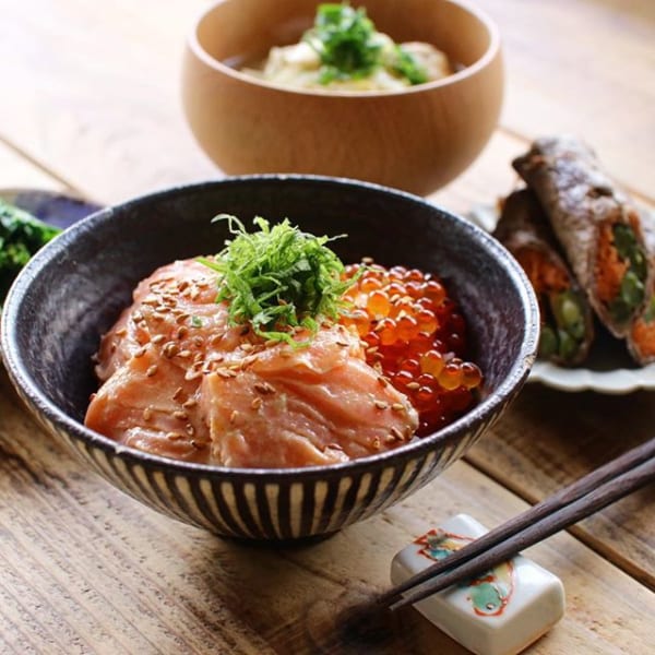 サーモンポキといくら丼