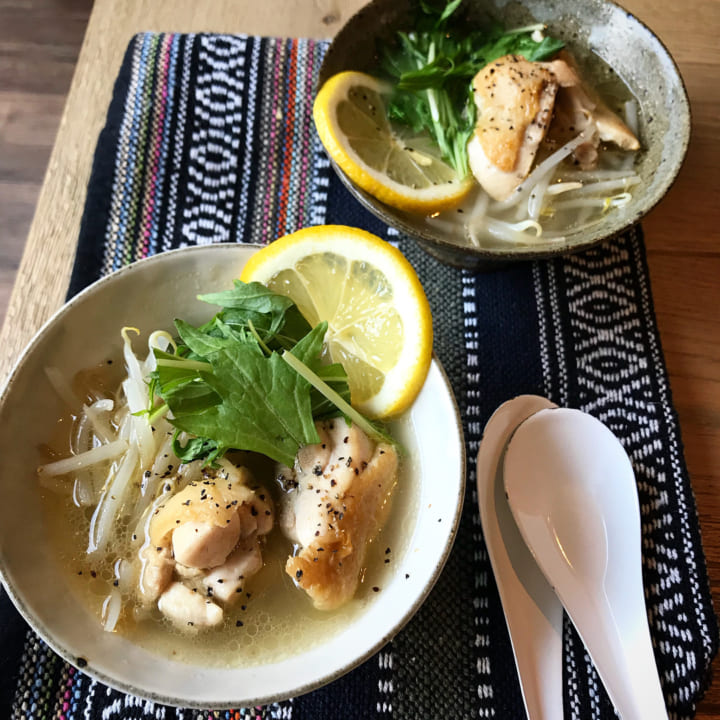 鶏ともやしのエスニックスープ