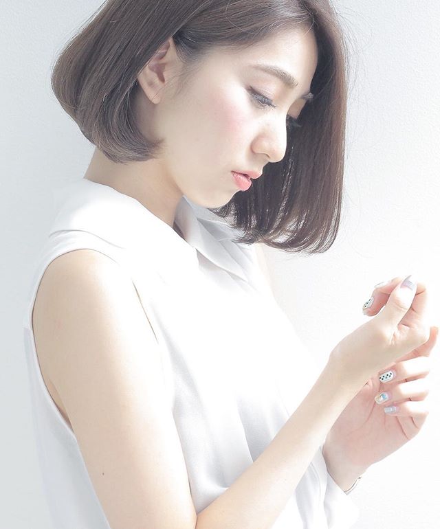 ストレート・ワンレンボブ 耳かけヘアスタイル