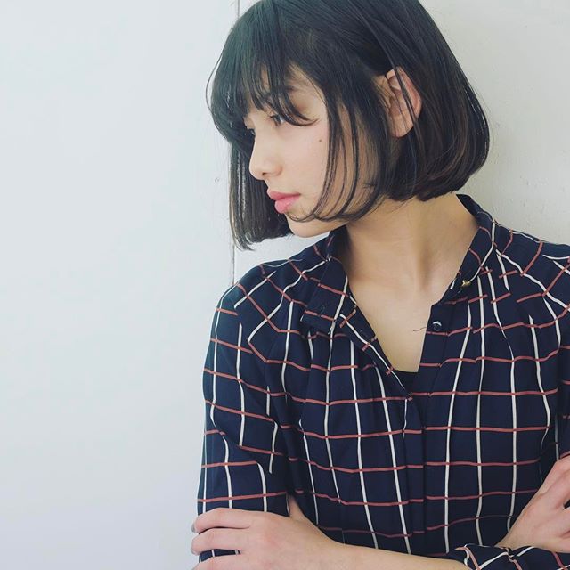 ストレート・ワンレンボブ 耳かけヘアスタイル3