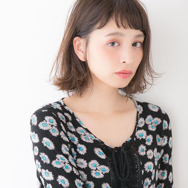 前髪あり ボブ 耳かけヘアスタイル3