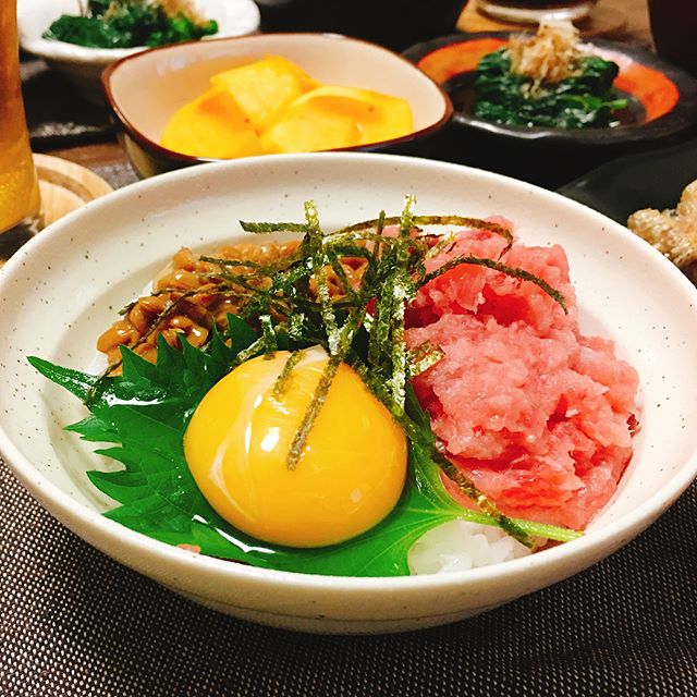 冷しゃぶの付け合わせに！マグロたたきと納豆丼