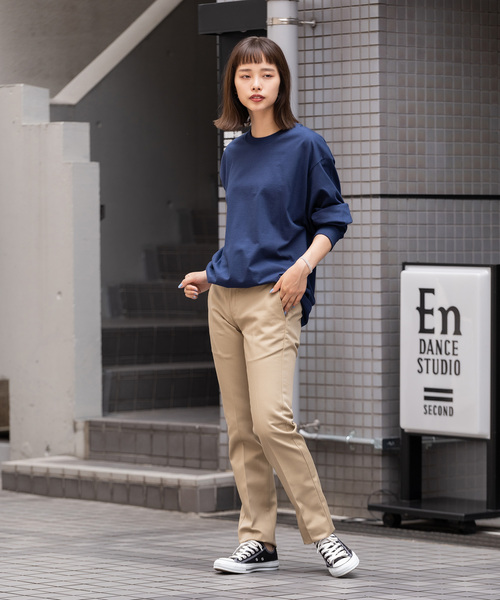 ロイヤリティフリーネイビー チノパン コーデ ファッショントレンドについて